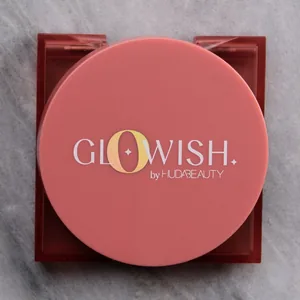 Huda Beauty - Glowish Cheeky Vegan Blush Powder - Shade 3