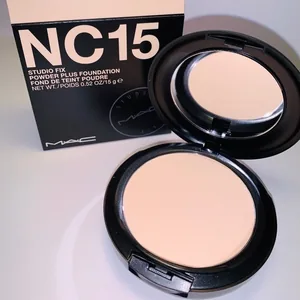 M·A·C Cosmetics - Studio Fix Powder Foundation - Shade 2