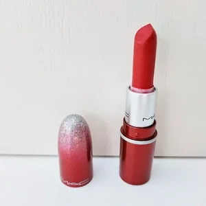 M·A·C Cosmetics - macximal Silky matte lipstick (Mini size) - Shade 11