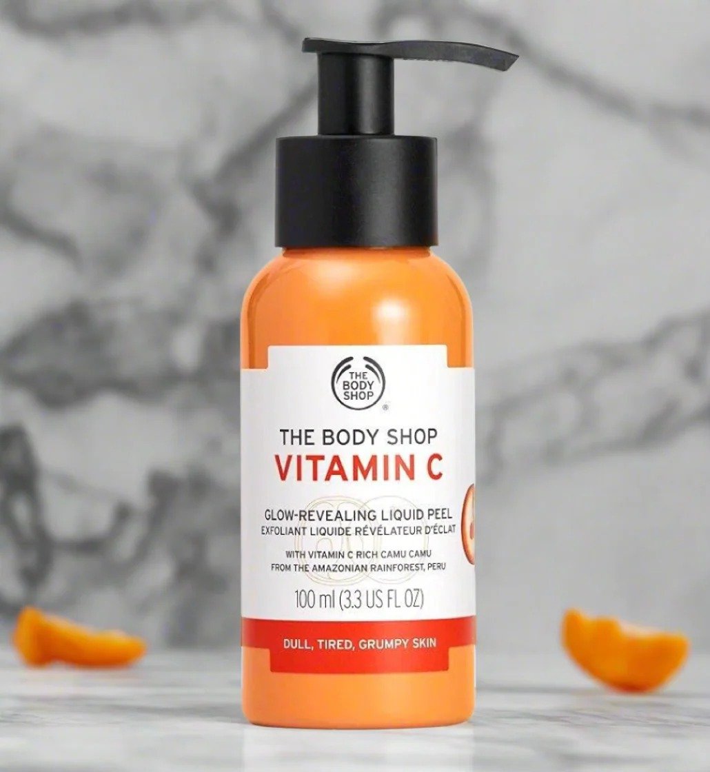 The Body Shop - With Vitamin C Rich Camu Glow Revealing Liquid Peel